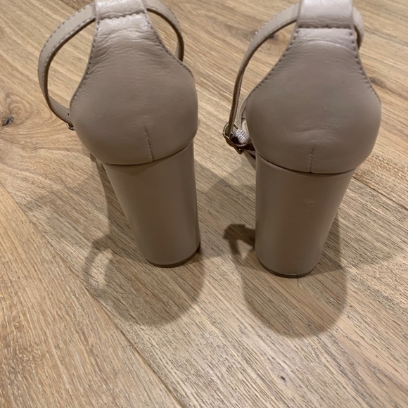 Steve Madden sandals; size 8.5 light beige - Picture 2 of 3